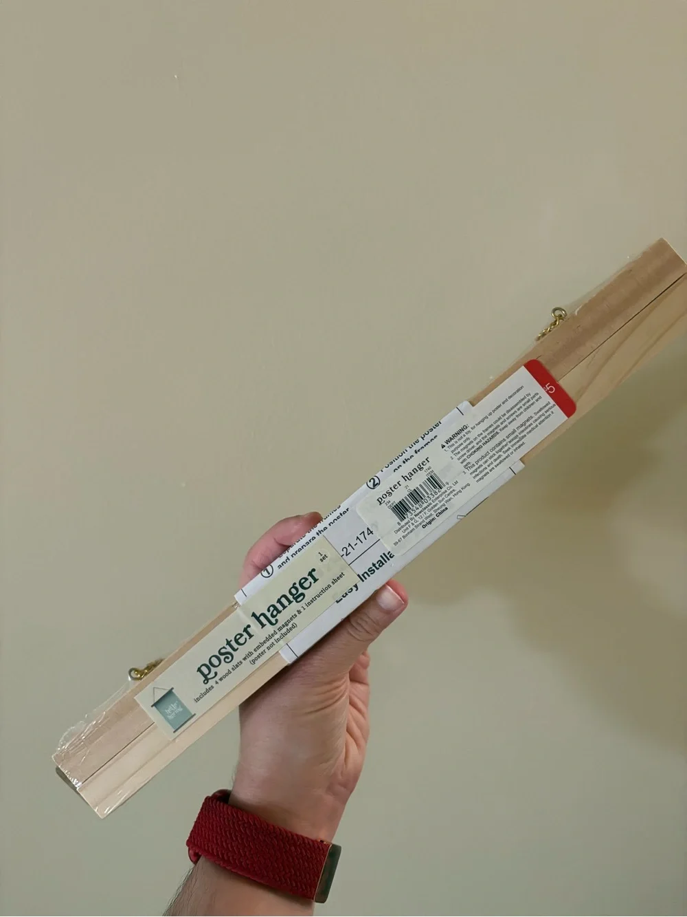 Poster hanger magnetic